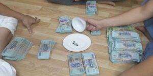 Kỹ thuật và chiến thuật hiệu quả trong cách chơi xóc đĩa ngoài đời
